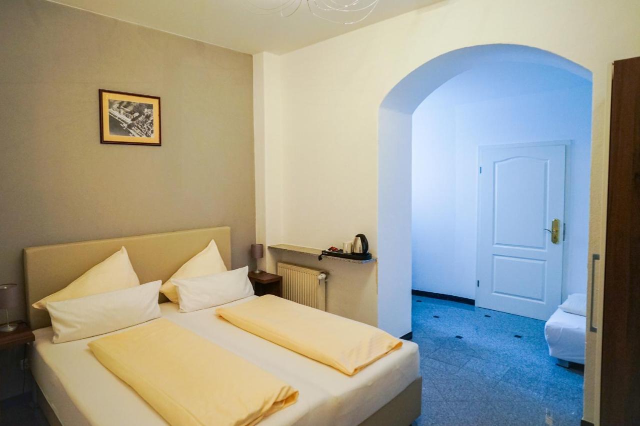 Hotel Am Schloss Biebrich 3*