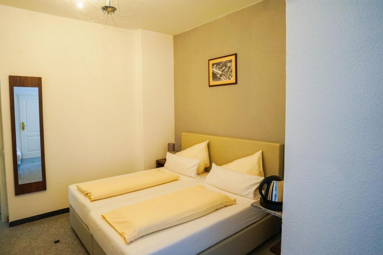 Hotel Am Schloss Biebrich 3*